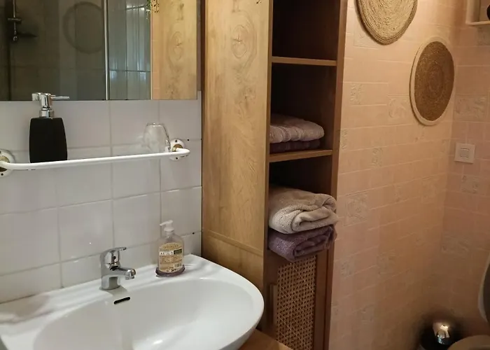 Les Vallees Bed & Breakfast 3*